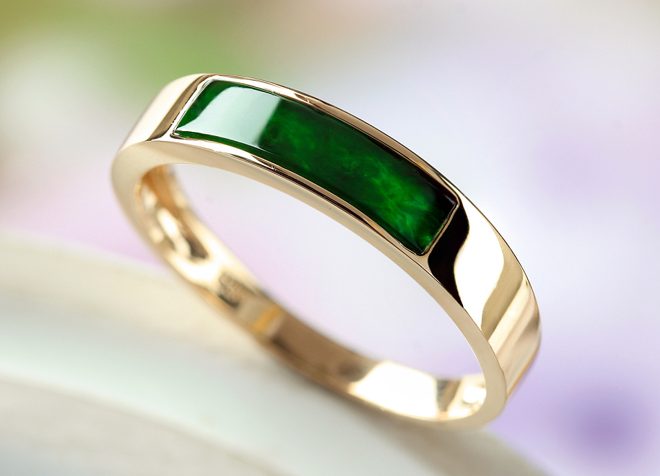 翡翠|翡翠图案越简单越值钱吗?平时挑选翡翠,要认清什么地方最重要