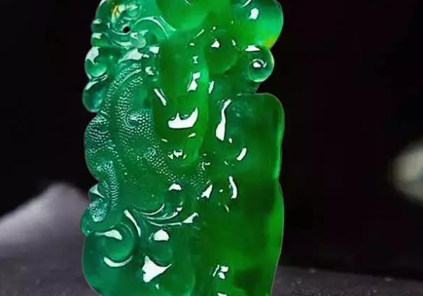 翡翠|根据雕工来判断翡翠的价值?要种和工相结合,这才是正确的判断