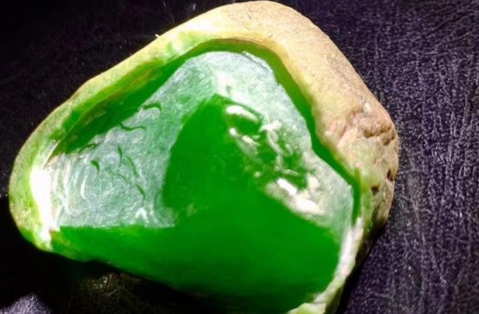 翡翠|300块入手的翡翠原石,同样有视觉震撼!教你鉴别翡翠原石!