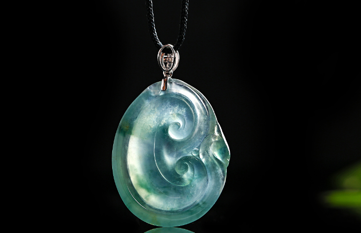 翡翠|如果想购买翡翠饰品，一定要根据自身情况，不能超出预算范围