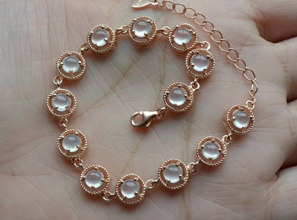 翡翠|不同的女性，都有自己独特的魅力，都有一款属于自己的翡翠玉器