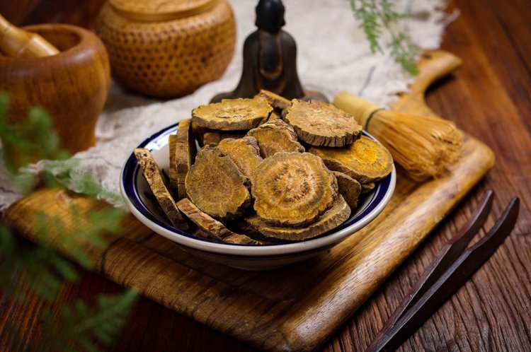 新型冠状肺炎|药酒变“毒酒”，一杯药酒致15人肾衰竭，这3类中药别用来泡酒