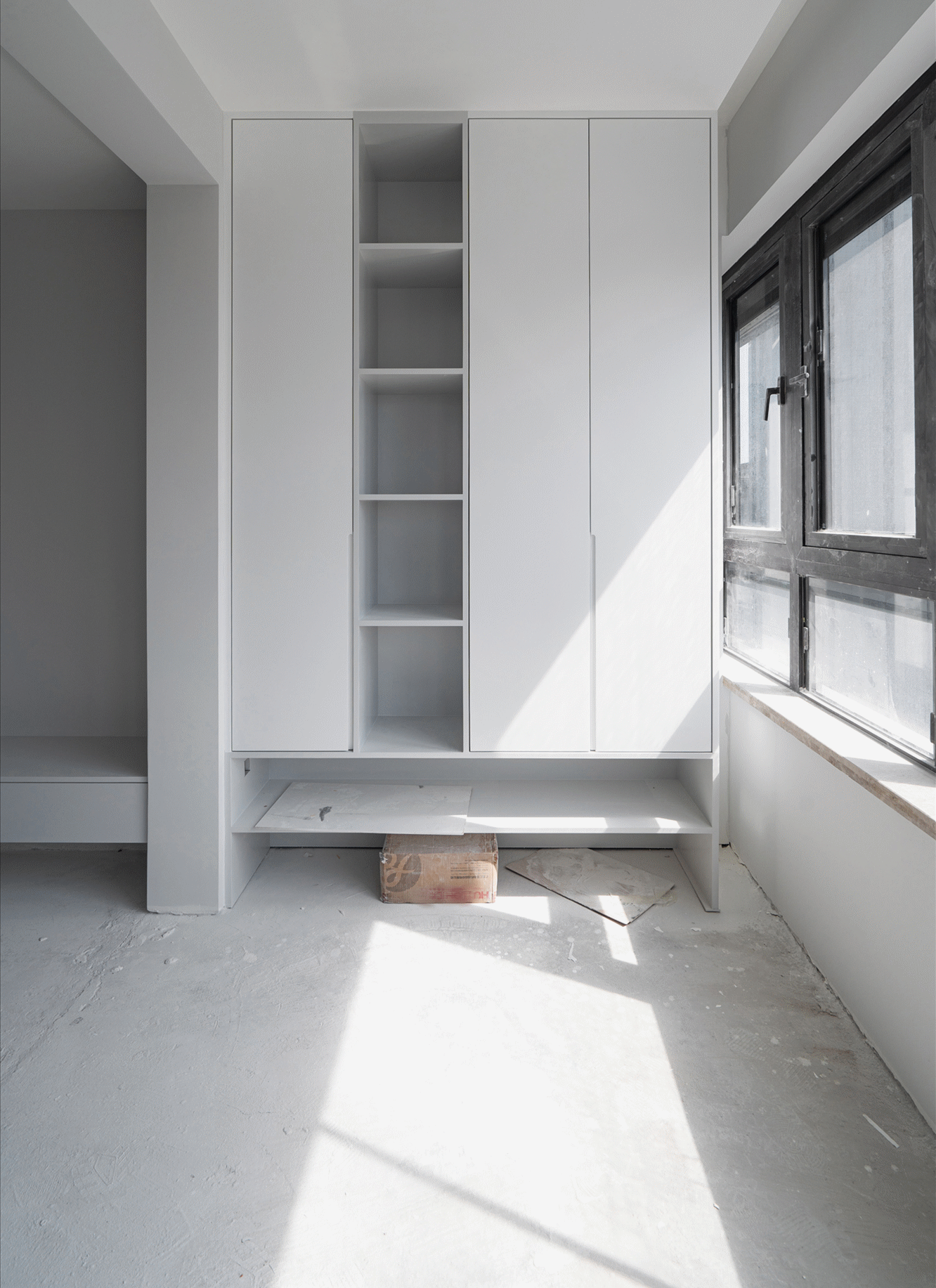 如果有个6米2长的阳台,果断一分为二!双面柜子做隔断,收纳翻倍