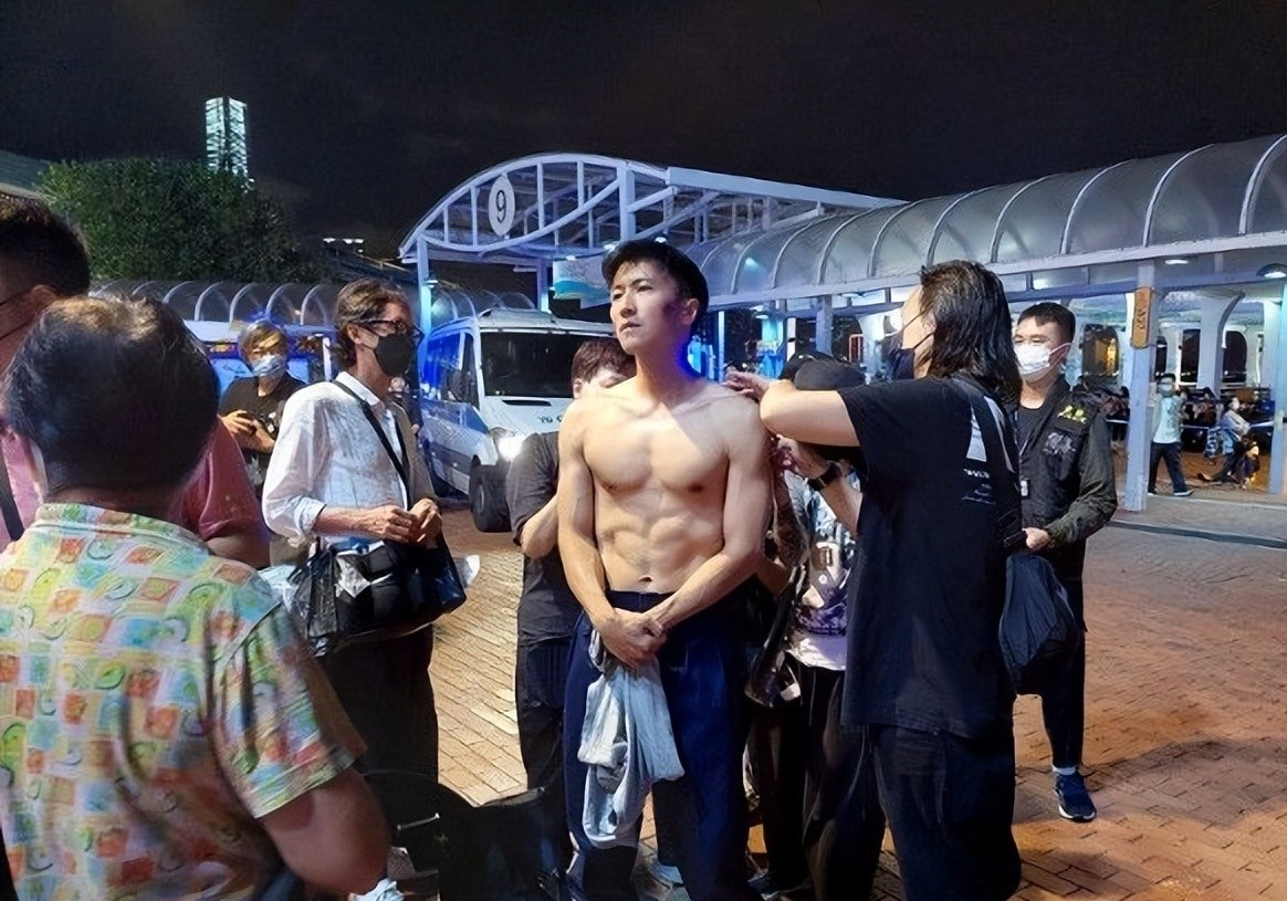 谢霆锋|谢霆锋现身街头拍戏,网友撞见他跟张柏芝