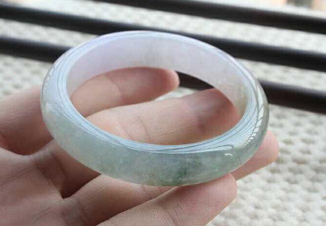 |翡翠清澈又透亮,产量还在减少,为何却比较难卖呢?