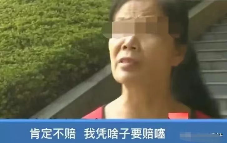 四川泸州,大妈带孙子广场上玩,与跳广场舞大妈发生口角后晕倒死亡