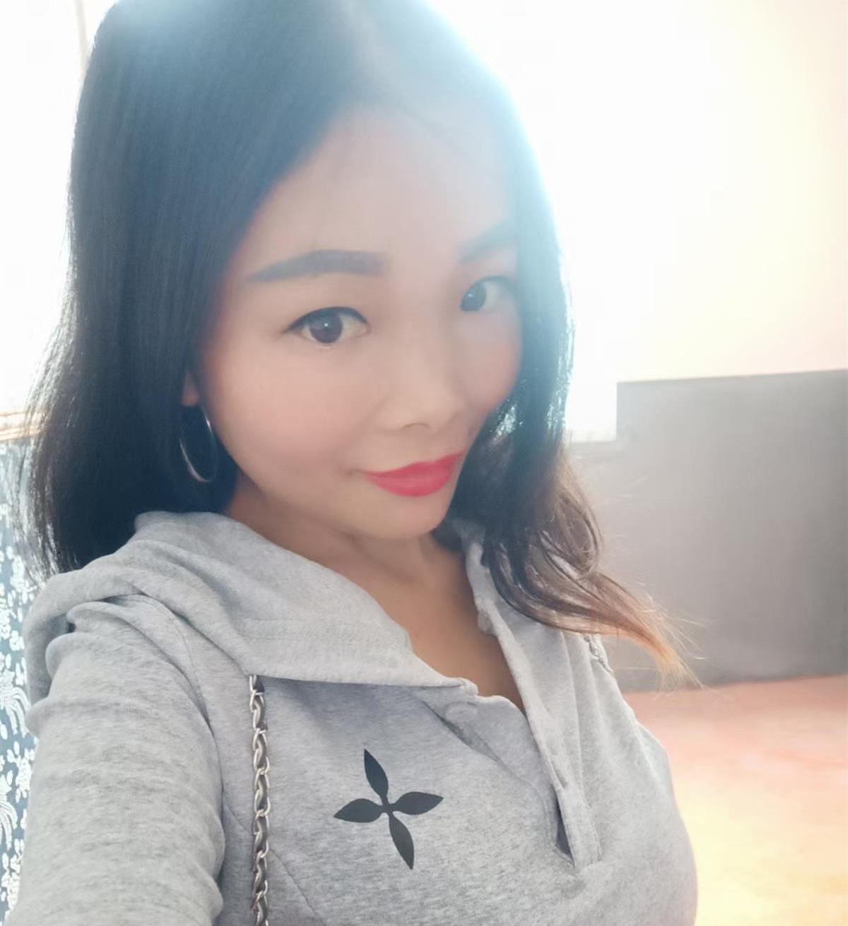 女子:谁和我互换了37年人生?发现自己出生疑被抱错