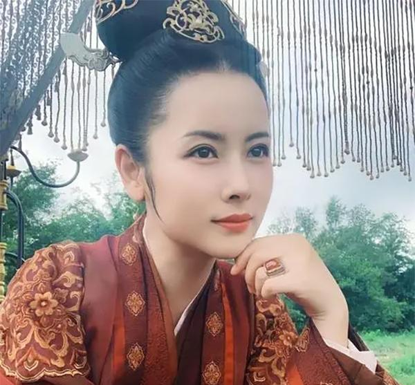 写真|不是欢瑞一员却频演欢瑞剧，和演员田亮离婚后，45岁戏约不断