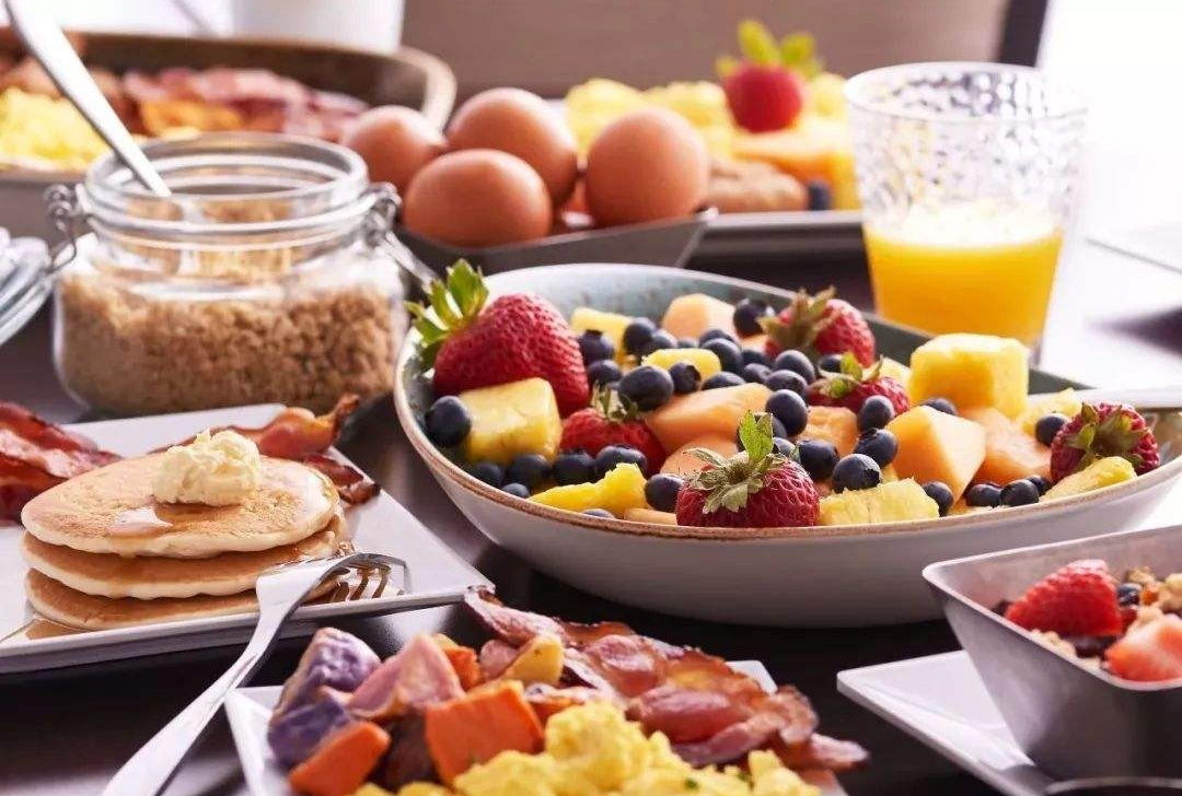 衰老 女人起床后,建议养成这6个习惯,能延缓衰老,皮肤越养越细嫩  。