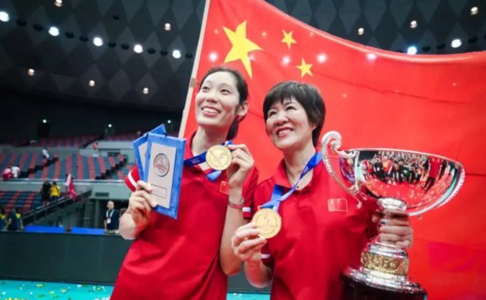 东莞|亚洲之光！朱婷登国际排联75周年海报，绝对C位，无愧女排第一人