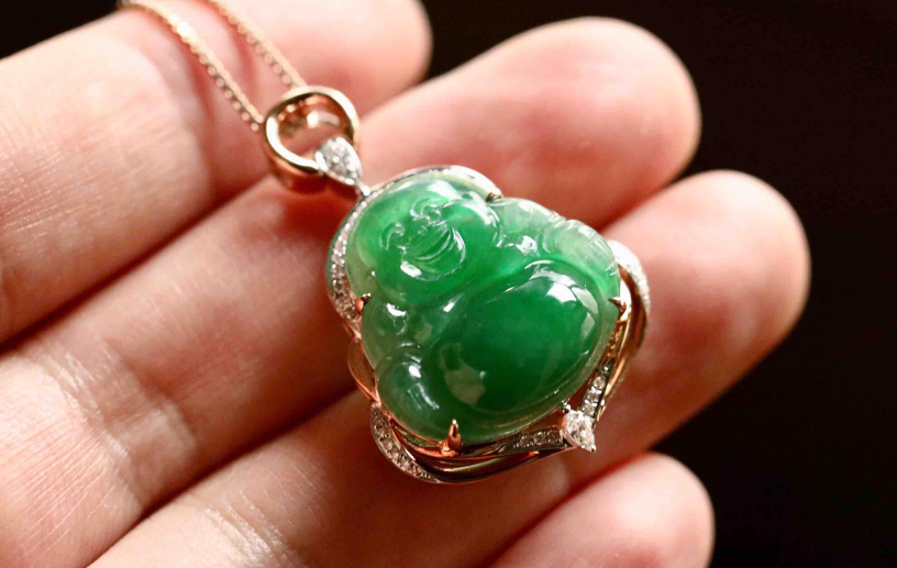 翡翠|想要满色的翡翠,那么一定要仔细辨别,因为现在假货太多