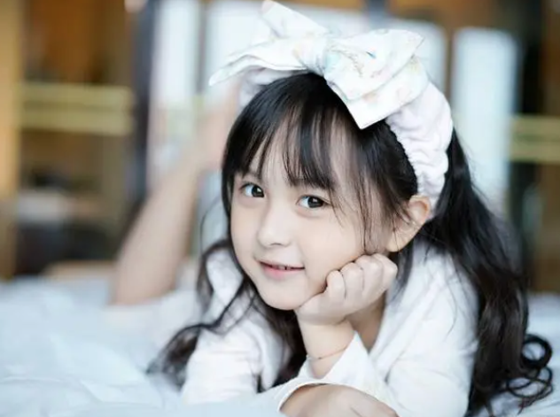 刘楚恬|她是影视剧最美“小芈月”，2岁出道片酬105万，如今长成了这样