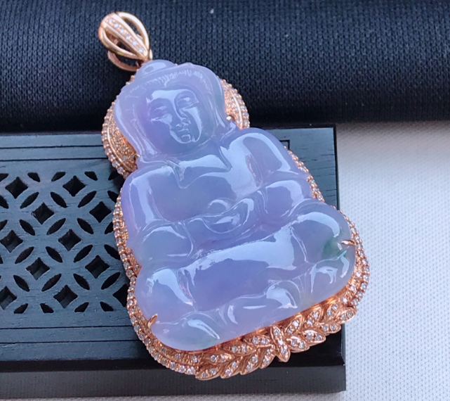 翡翠|翡翠每个品种都独特，相邻的档次表面区别不大，但价值却差距很大