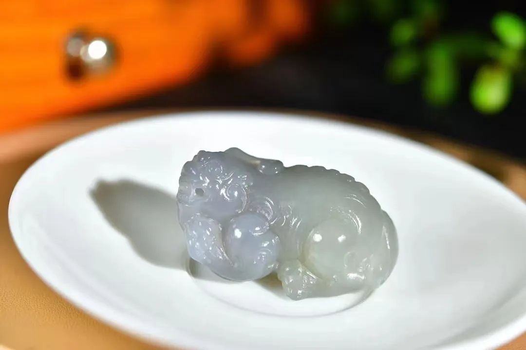 天珠|和田玉和翡翠的区别，如何辨别，主要在什么地方