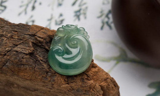 翡翠|面对翡翠封底的情况,这对翡翠有没有影响呢?到底是什么情况