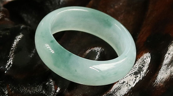 翡翠|性价比最高的翡翠指环，佩戴它仿佛身临其境，是自己的真实写照