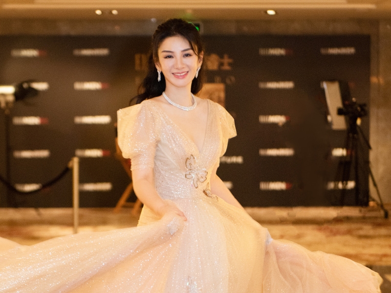 黄奕|黄奕确实很优秀，虽然事业很完美，生活上却有很多故事