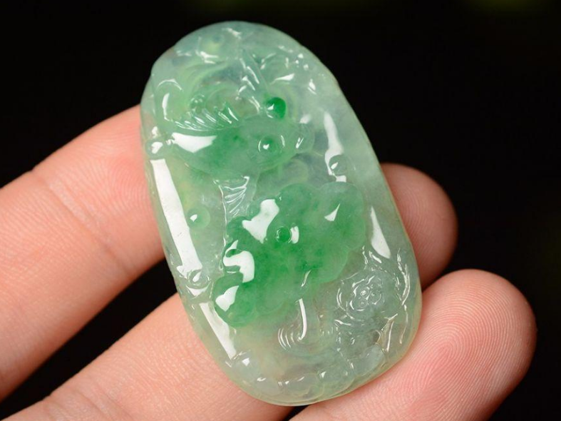 红木|市场受到冲击，未来翡翠价格会有怎样的变化？档次不同变化不同