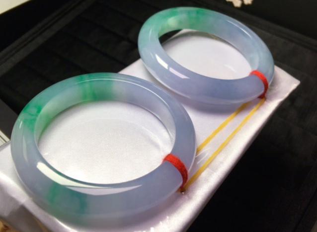 邓拓|翡翠手镯价值这么贵，为何包装用塑料纸？卖翡翠的太抠门了