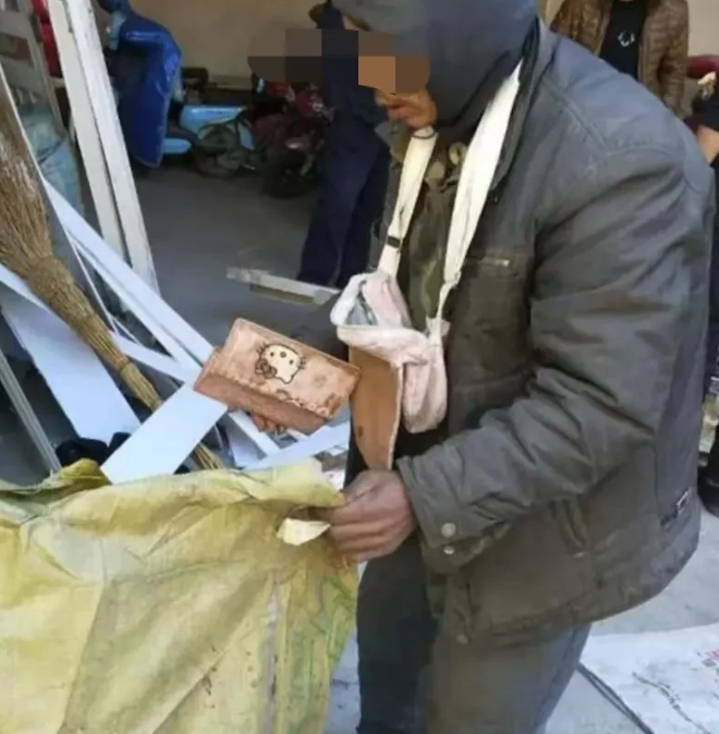 老人进入毛坯房捡纸箱,不幸摔下负一楼去世,家属把房主告上法庭索赔76万