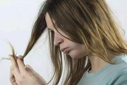 洗发水 洗发水并非越贵越好，高露分享的国货洗发水，用后头发蓬松了，“掉发”也减少了