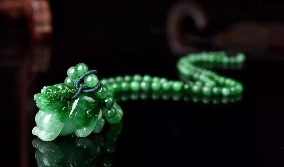 翡翠|翡翠是否值钱呢？哪种翡翠价格比较昂贵？决定翡翠价格的因素