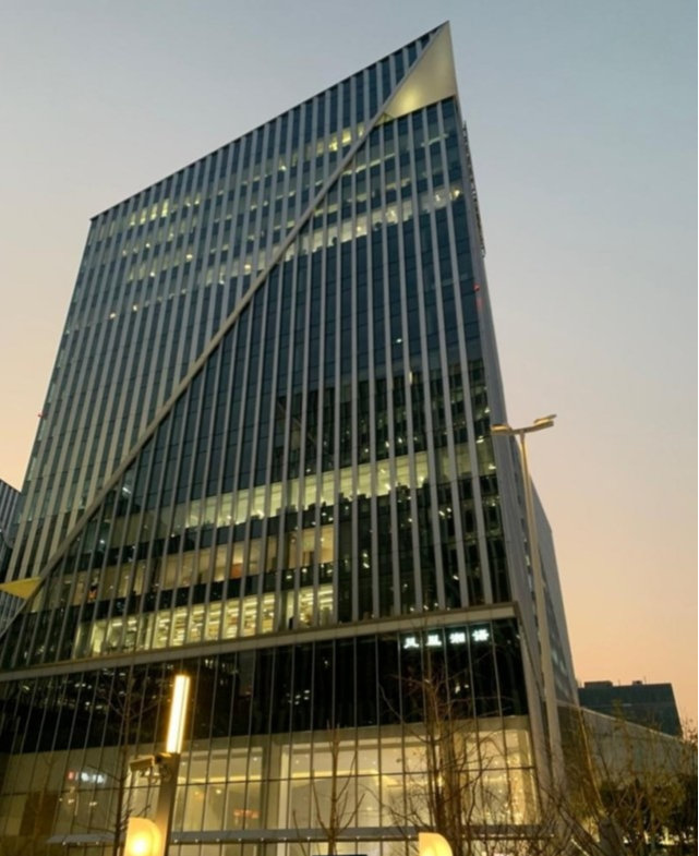 张庭|风波下的张庭公司:豪华总部正常上班,大批TST货品正在打包