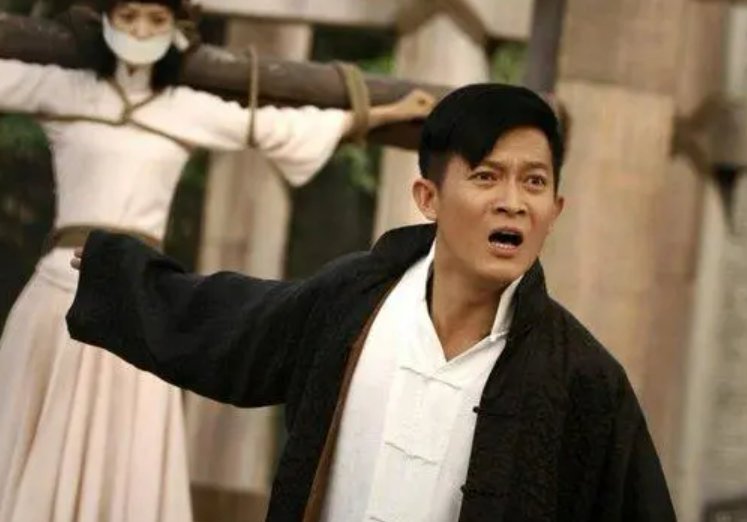 杨志刚|杨志刚：被亲哥哥力捧十几年，一部剧终让他走红