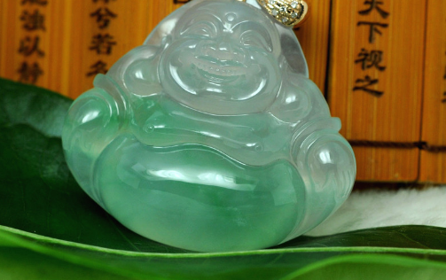 翡翠|这方面也是有讲究的,好奇翡翠价格到底为什么那么贵,来看看吧