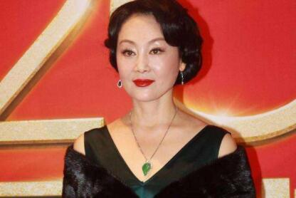 高定|18岁出道就走红，生下智障儿子后丈夫离她而去，如今她独自抚养孩子长大