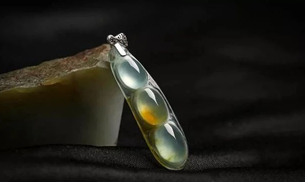 翡翠|翡翠和其他玉石不同,特殊翡翠需要开光,不会对身体造成影响