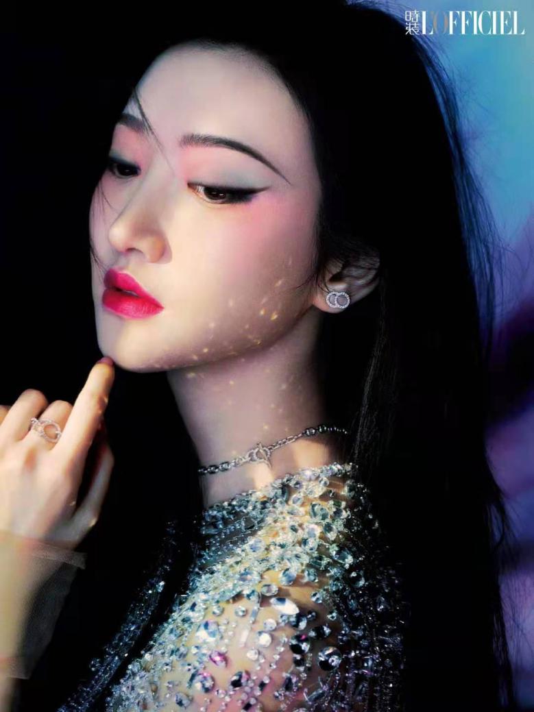 景甜|景甜演绎时尚封面大片，极具先锋感和时尚感