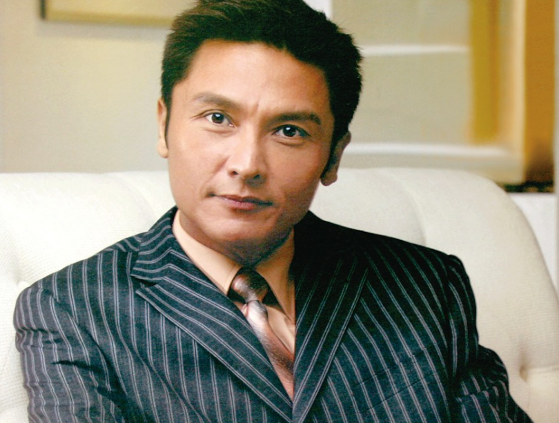 关礼杰|他是“偶像级艺人”,戏演的好还顾家,这才是真正的好男人!