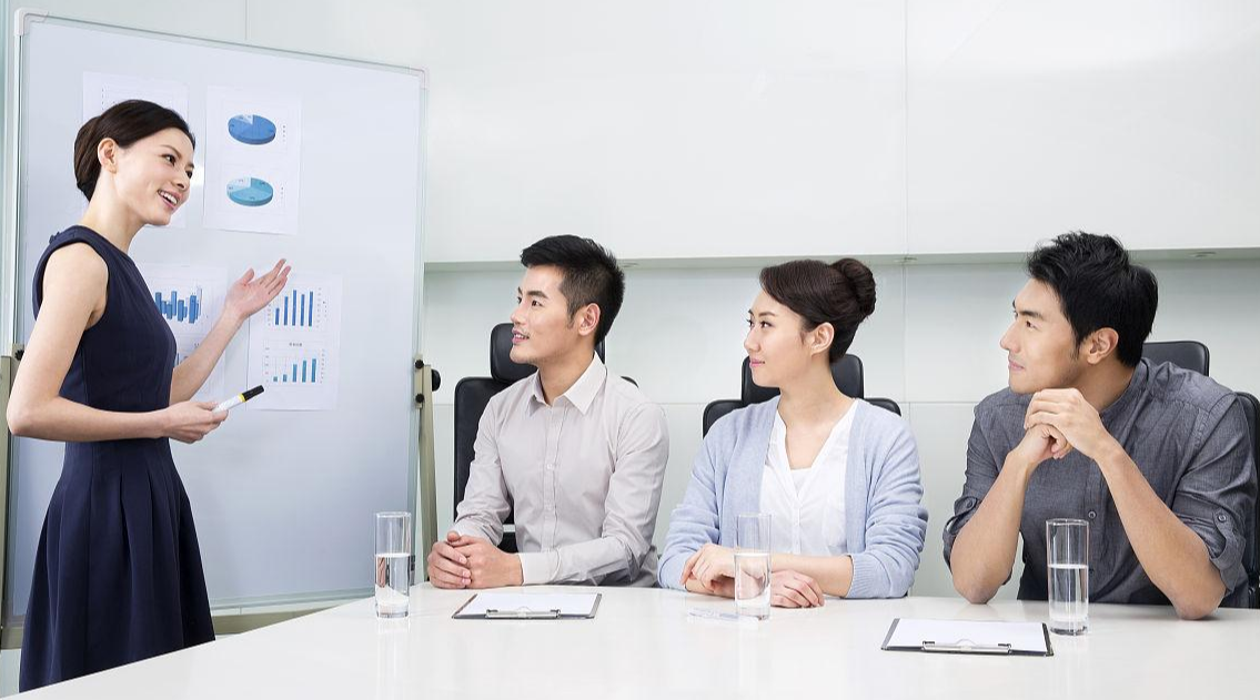 许多|职场中有两种情况会让许多人感到尴尬