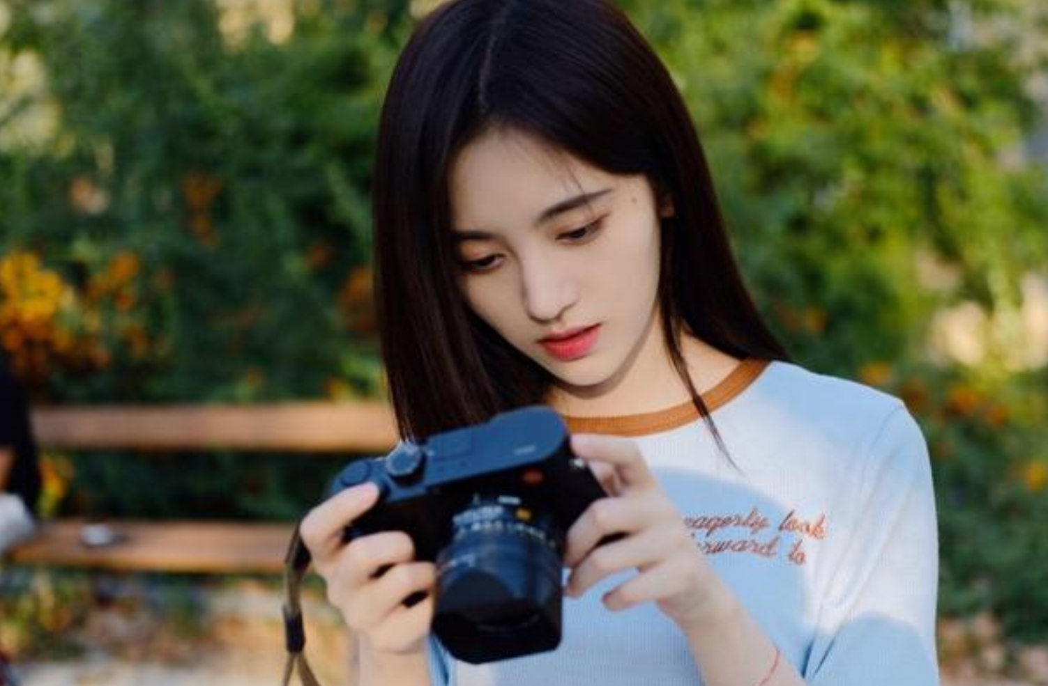 鞠婧祎|可以靠颜值出圈却拼实力，四千年美女鞠婧祎活出自我，走出精彩