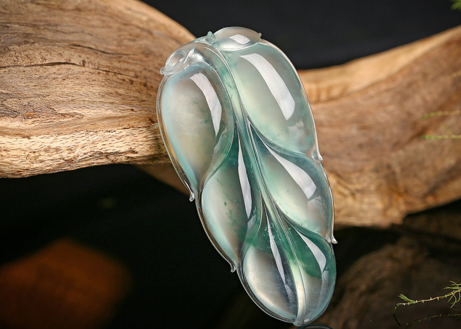 翡翠|翡翠应该如何养护?有收藏价值的翡翠更应该重视,这些你了解吗?