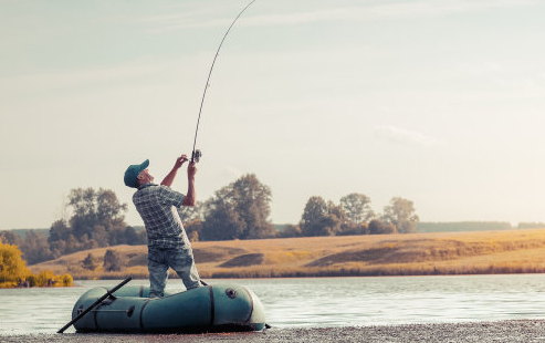 饵料|打窝时将饵料投在窝子外围,比投在窝子中心效果更好,你知道为什么吗?