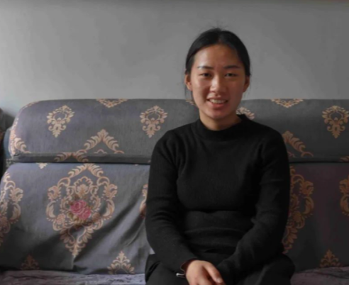 安徽25岁女孩,搂21岁亲弟睡觉20年,里面到底暗藏什么玄机?