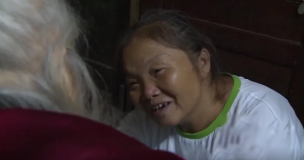湖北一名大妈游泳时昏睡过去,在水面上漂流10多个小时后获救!