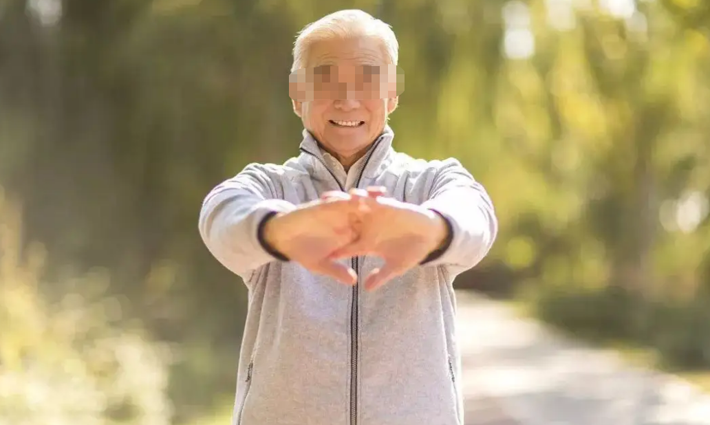 医生|胆固醇“大户”被揪出,医生:“汤汤水水”或是脑梗加速器,尽量少喝