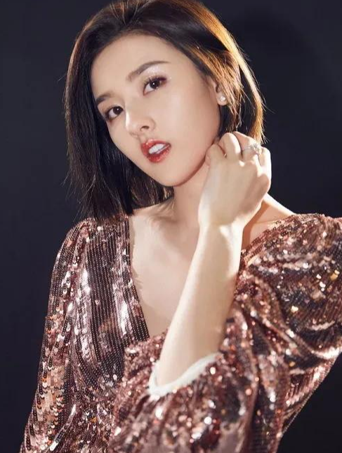 宋祖儿|宋祖儿在娱乐圈真的可以称为“樱桃小嘴”网友：小鸡嘴