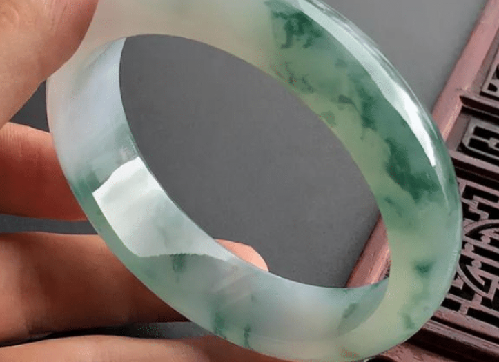 翡翠|想要购买翡翠,需学习专业知识,成为翡翠大师不是这么容易