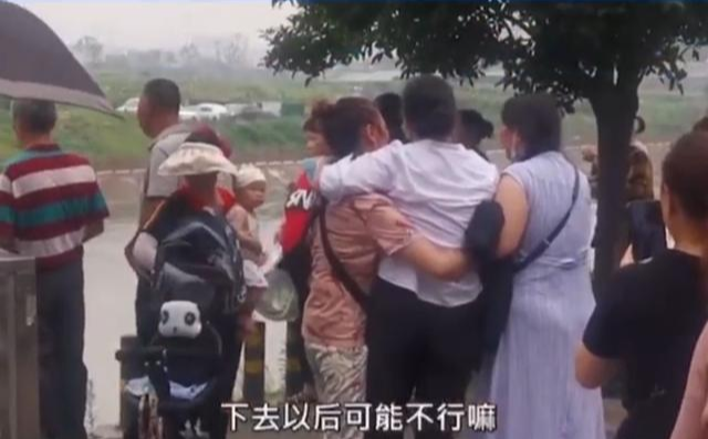 男孩救“人”溺亡,报“假警”女生人间蒸发,舆论为什么网暴英雄
