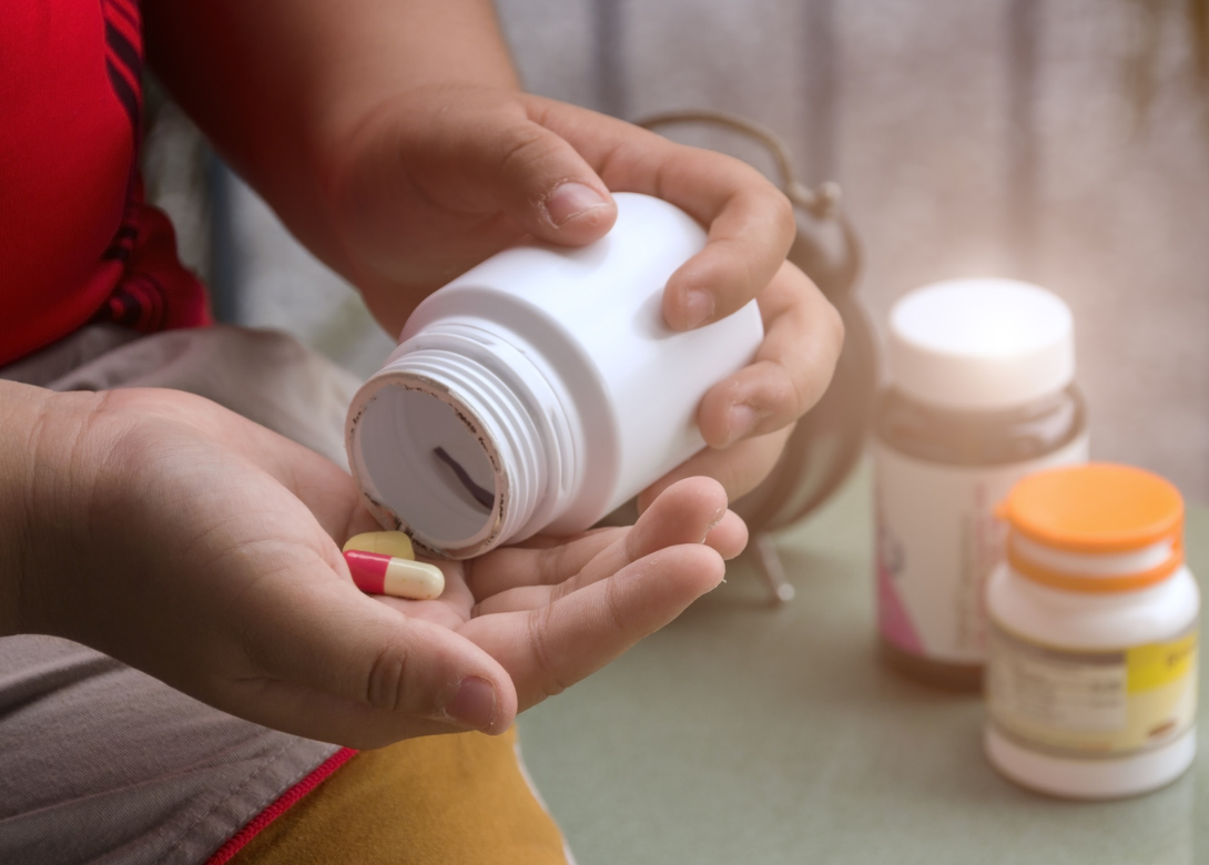 医生|中年年人，牙周炎爱上火、牙龈萎缩、牙痛牙松，除了认真刷牙还推荐这个方法！