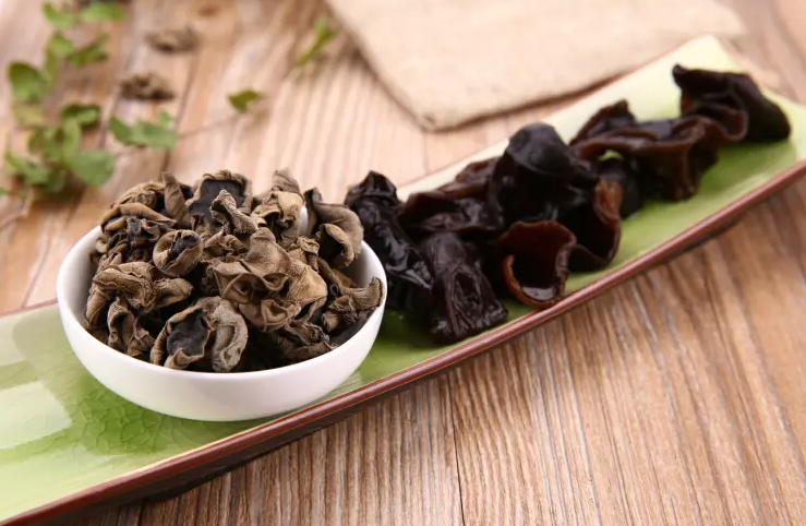 摇摆|多名院士呼吁：停止食用“1黑2红”，或致甲状腺癌变，趁早撤下餐桌