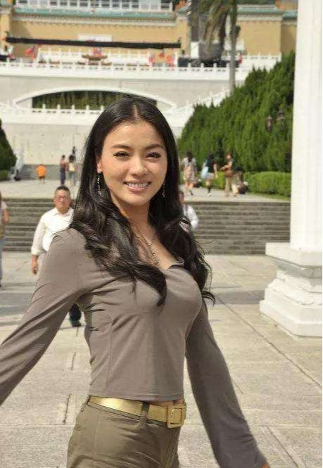 古装剧|军中绿花陈思思近照，特别漂亮的湘妹子，她45岁了，为何仍然未婚