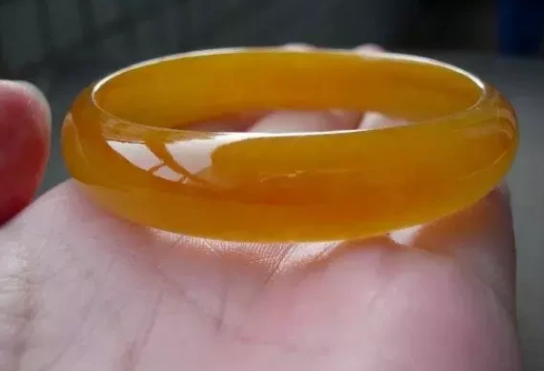 翡翠手镯|翡翠手镯知多少？手镯的来历，以及所具有的美好寓意