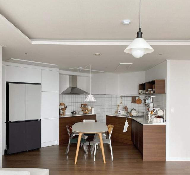 入住3年,别人家已经大变样,她家依然干净得像样板间,一尘不染