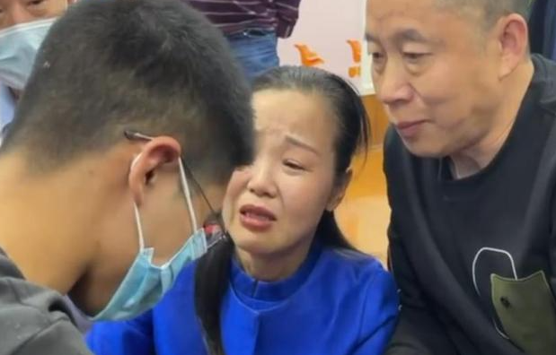 孙卓定居深圳,养姐姐发文:我没觉得丢人