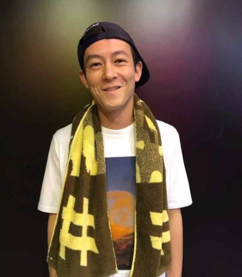 明星|4位永不复出的明星，有人相夫教子、有人移居国外，退的干干净净